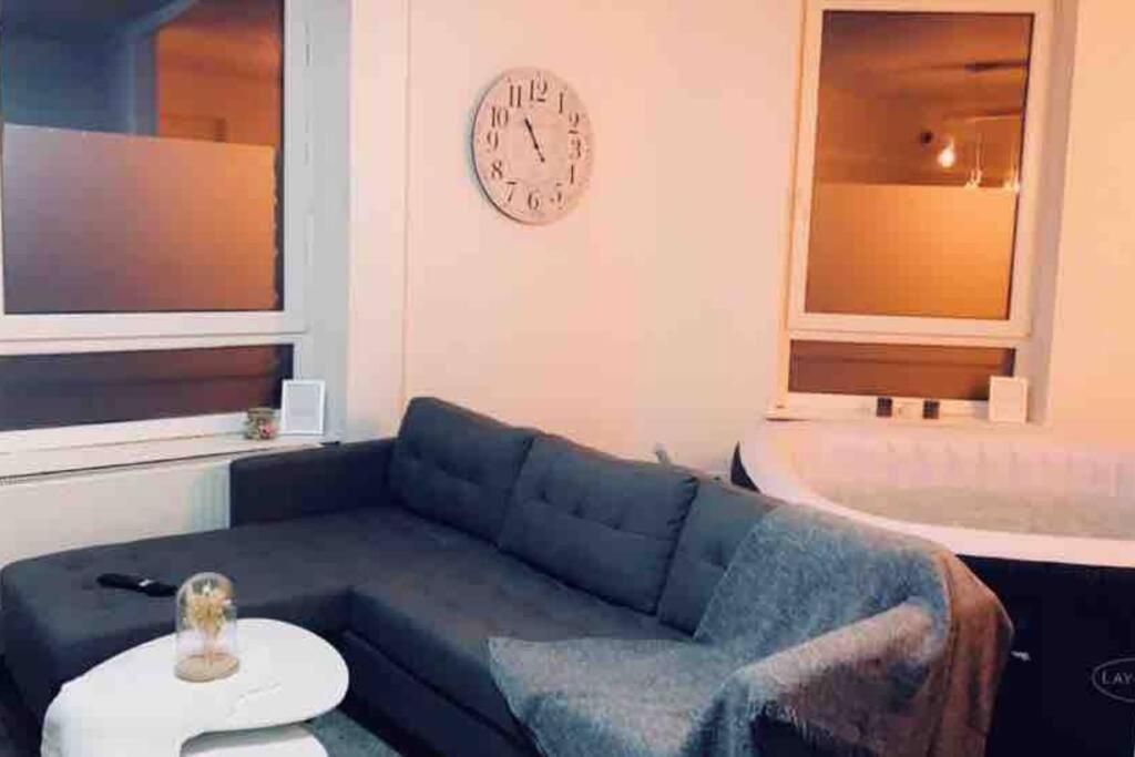 Appartement Cosy Et Chaleureux Avec Jacuzzi Seraing Exterior photo